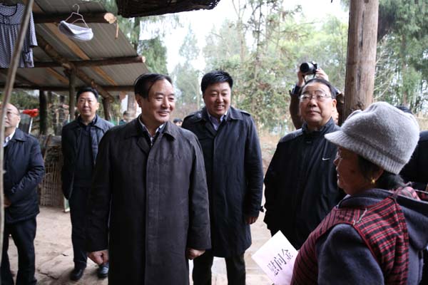 走访贫困户.JPG