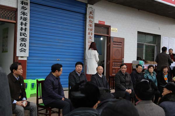 召开村民座谈会.JPG