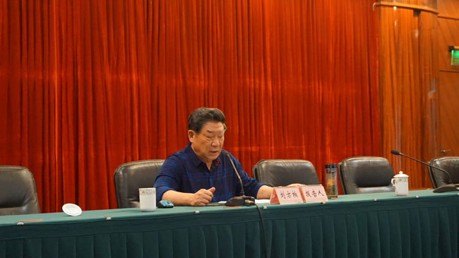 农工党乐山市直属一支部主委、四川省十大名中医刘方柏  做报告.JPG