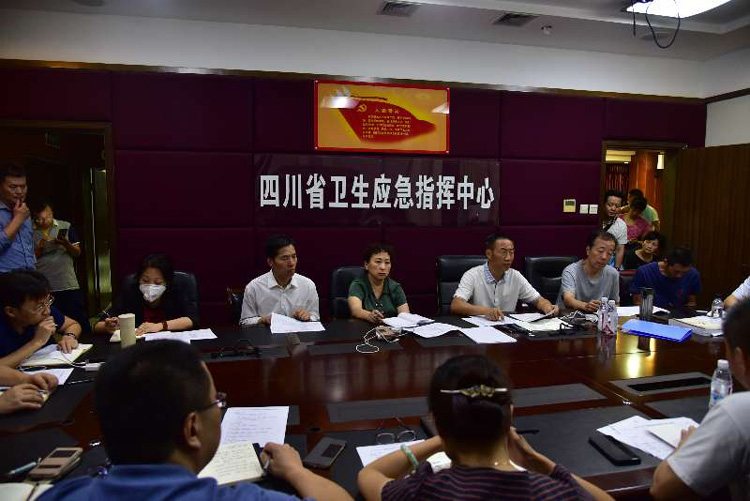 农工党四川省委副主委、省卫计委副主任罗良娟受委托在成都主持全省卫计系统抗震救灾工作.jpg