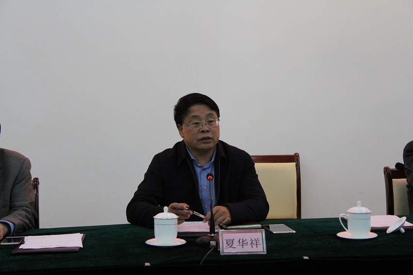 农工党四川省委专职副主委夏华祥主持会议并对学习宣传贯彻习近平总书记重要讲话和全国“两会”精神提出要求.JPG