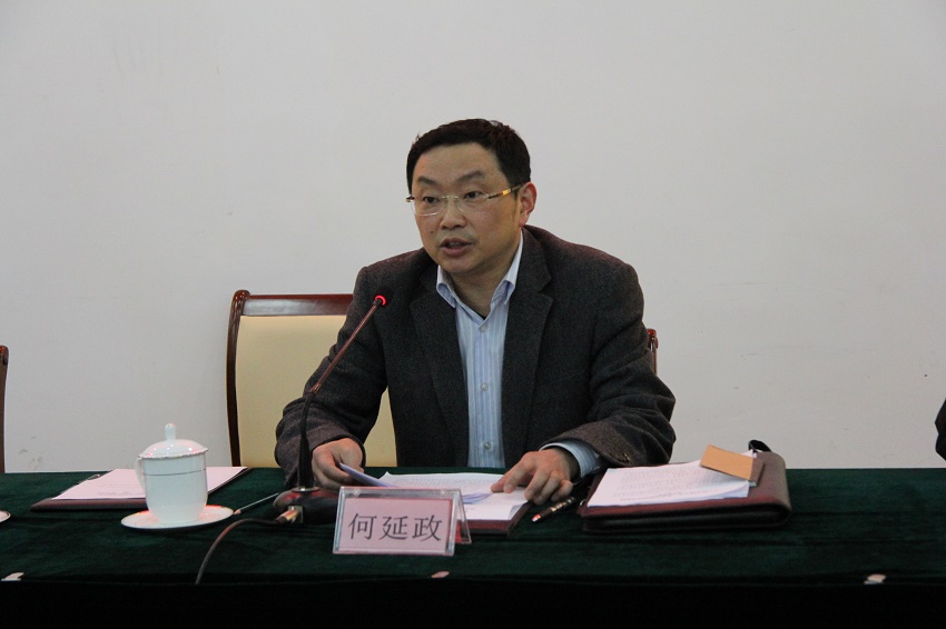 全国政协委员、农工党四川省委副主委、泸州市委主委何延政传达了全国政协十三届一次会议精神.JPG