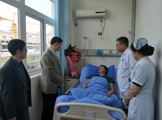 农工党组织看望廖晓波.jpg