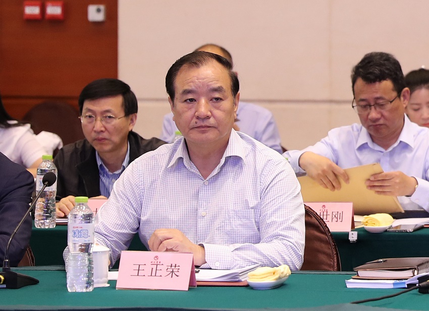 6 王正荣主委在座谈会上（邱江摄）.jpg