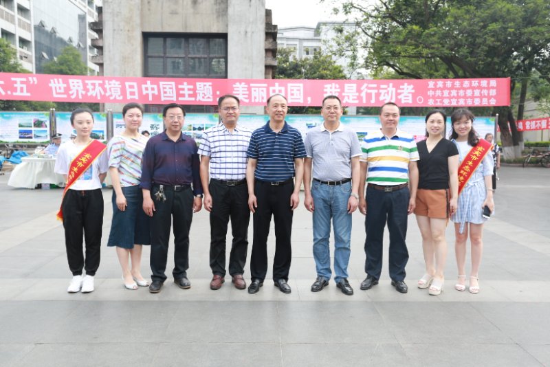 现场活动合影.jpg