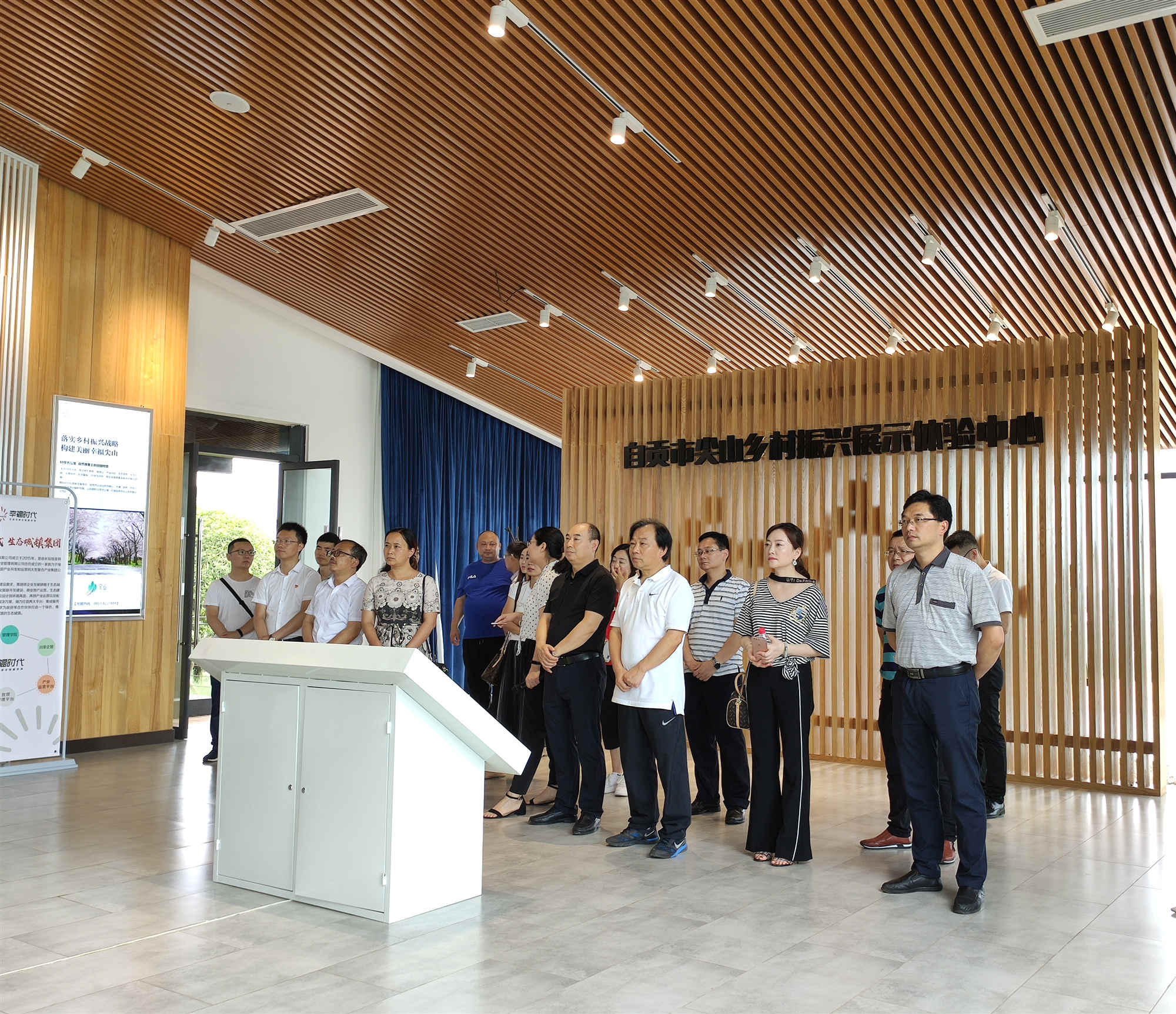6月20日，农工党自贡市委、巴中市委到自流井区荣边镇实地调研尖山村“1+6”公共服务阵地建设、产业发展情况 (2)_副本.jpg