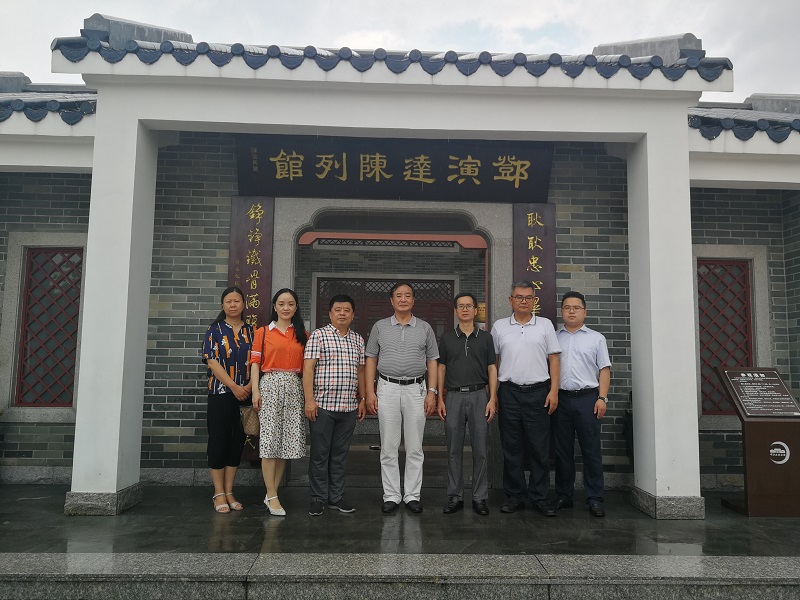 调研组瞻仰邓演达纪念馆.jpg