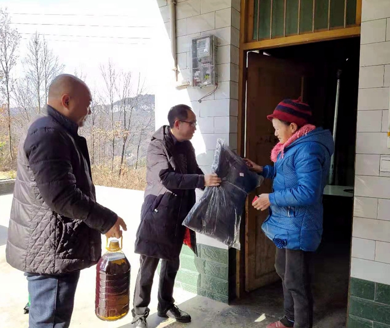 农工党广元市委开展对口帮扶送温暖活动.jpg