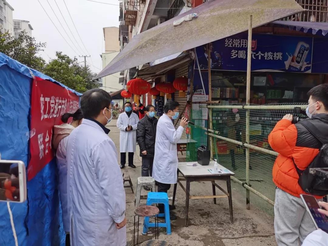 吴宗强主任进行居家隔离健康知识讲解.jpg