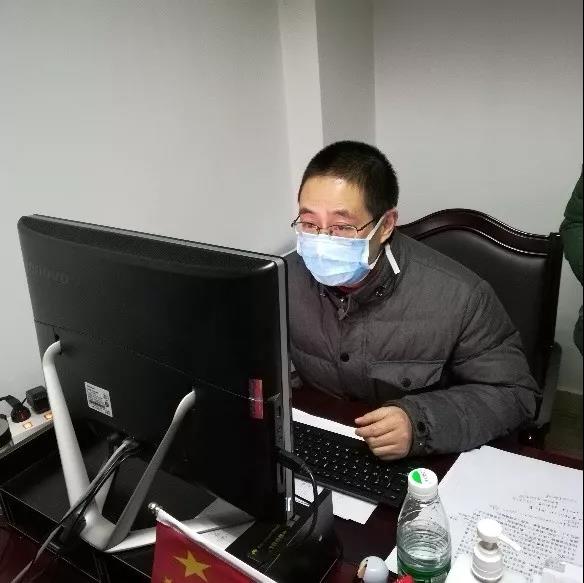李勇在坚守岗位.jpg