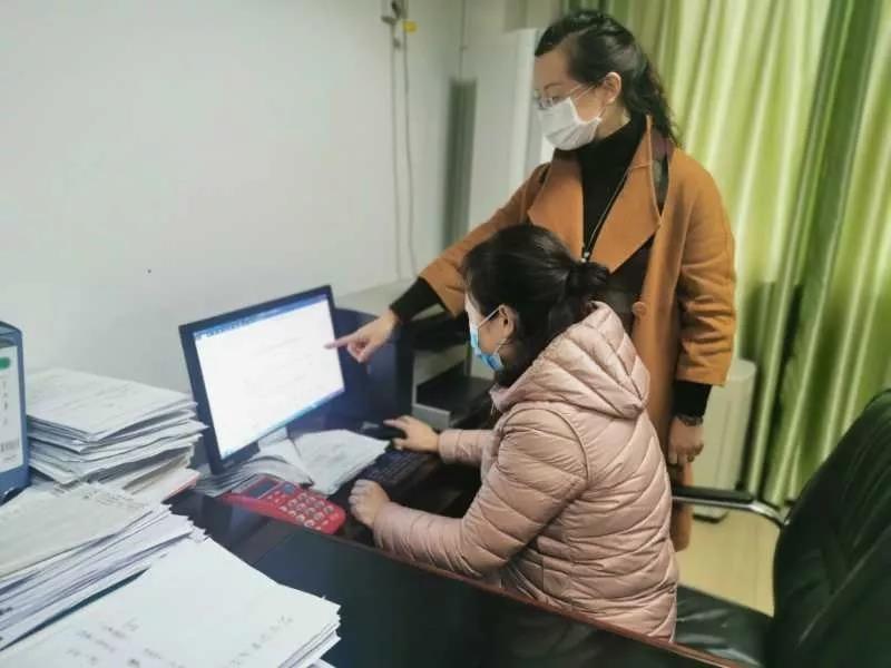 眉山市总支委员周泽萍.jpg