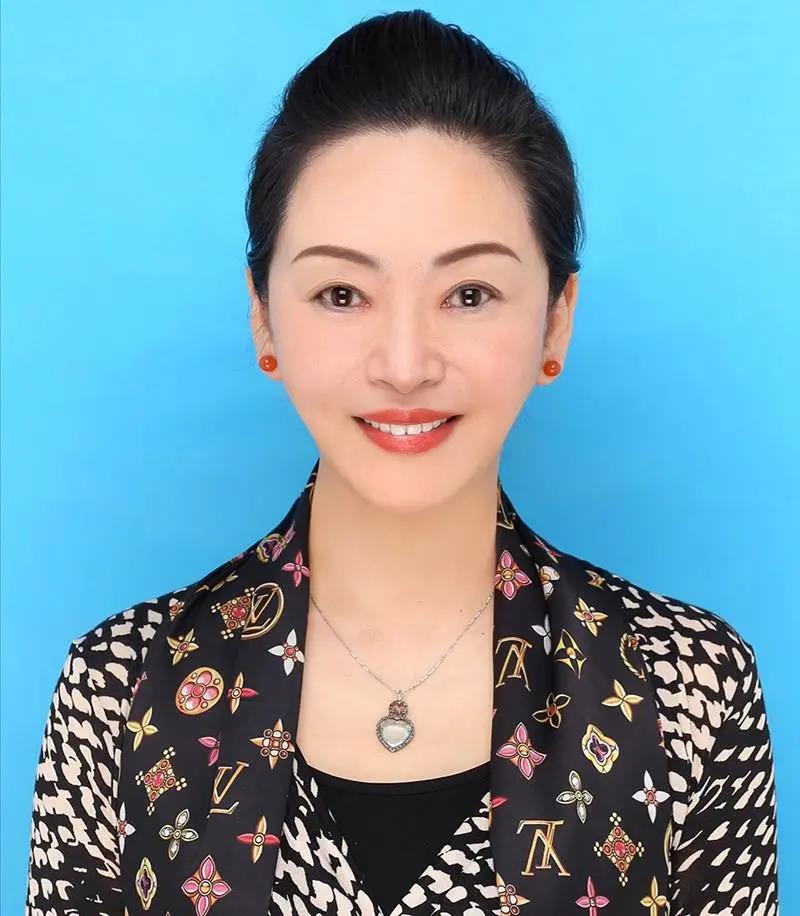 吕琳.jpg