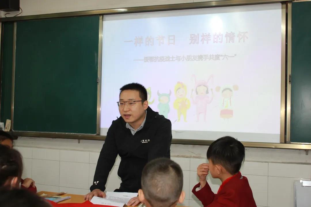 援鄂党员赵川分享他的出征历程.jpg