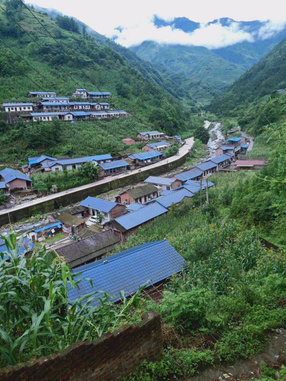 美丽彝乡融入绿水青山.jpg