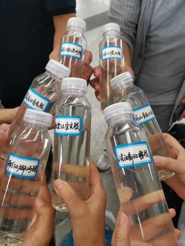 川渝两地长江沿岸提取的水样.jpg