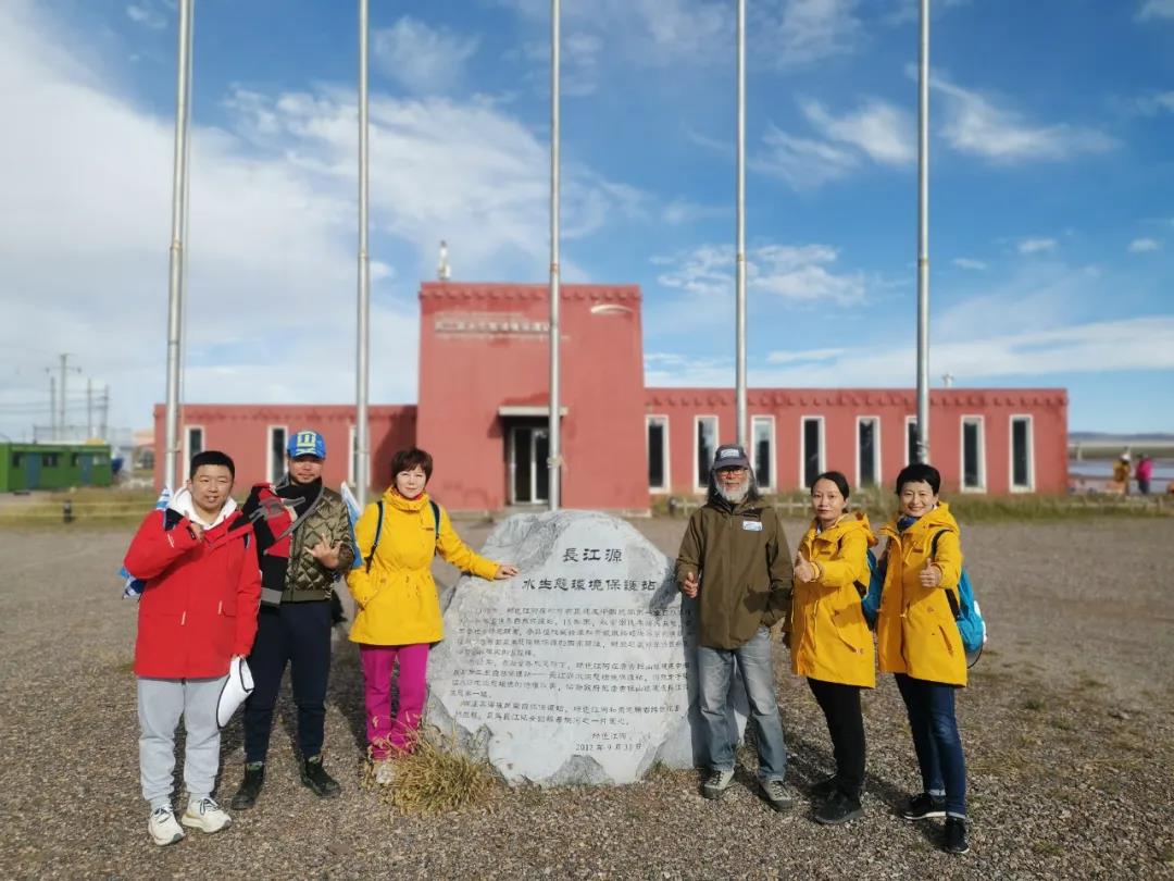 文化总支党员与杨欣老师在长江源水生态环境保护站合影.jpg