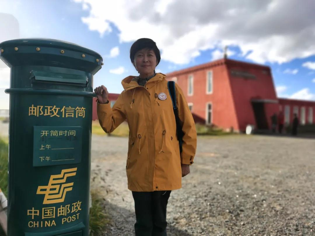 中国视协播音主持专委会主任、央视著名主持人敬一丹.jpg