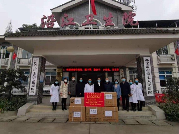 第一张图：左二杨红，左三黄爱东，左四刘圣君，左五王良润，右一胡伟峰，右三马元莉，右四王建明.jpg