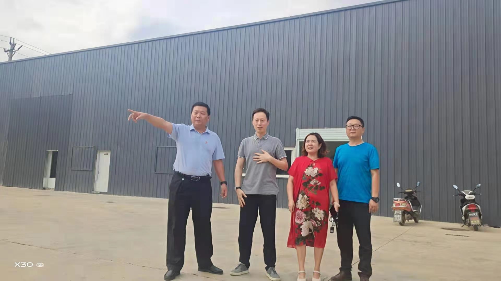 胡宏敏参观调研黑金椹阳光农业.jpg