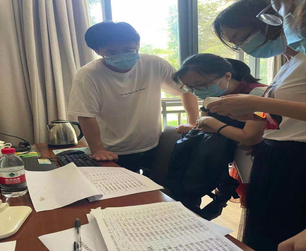 到隔离场所开展消毒指导、消毒效果监测和健康教育.jpg