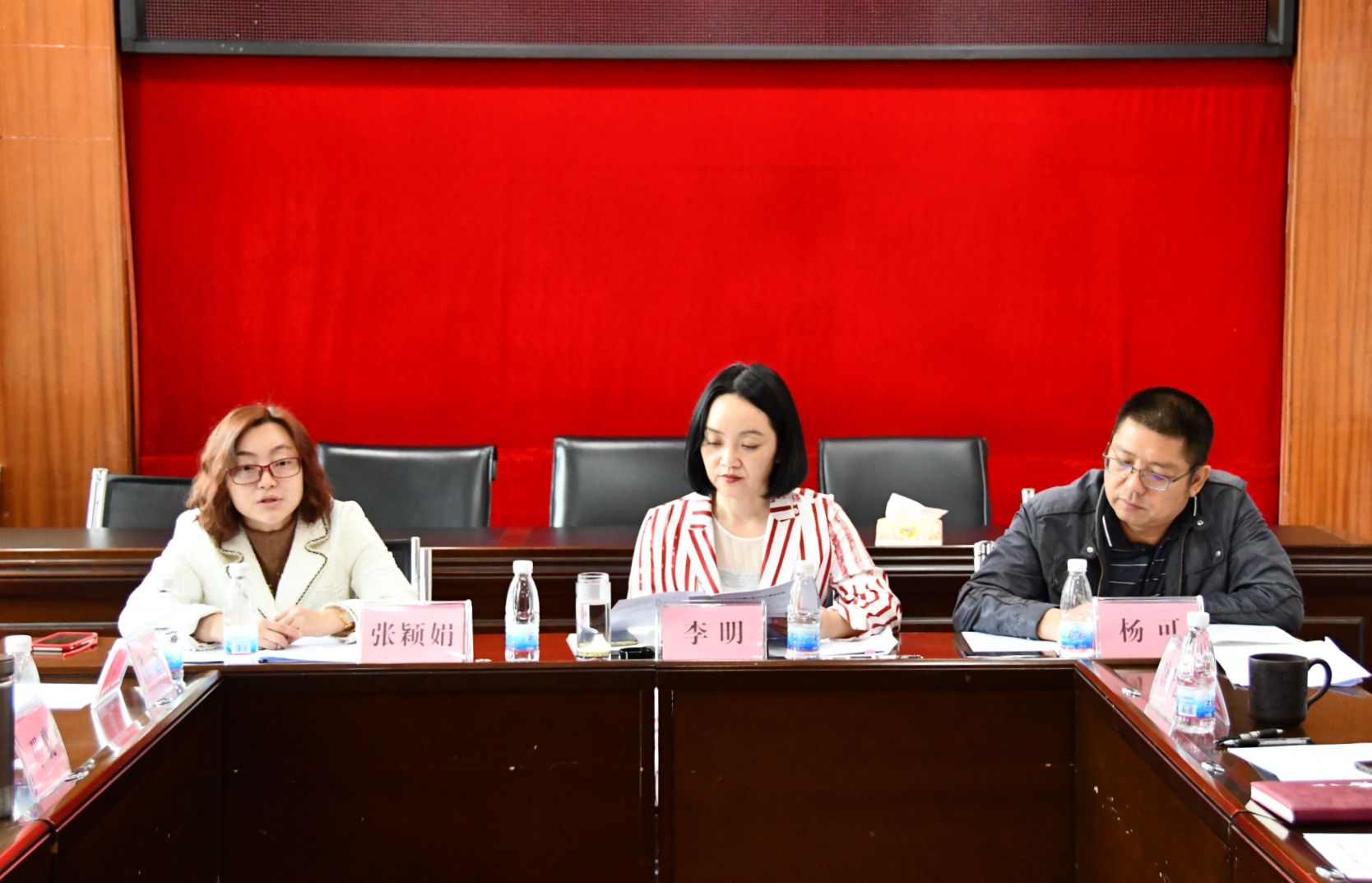 学习中共十九届六中全会.jpg