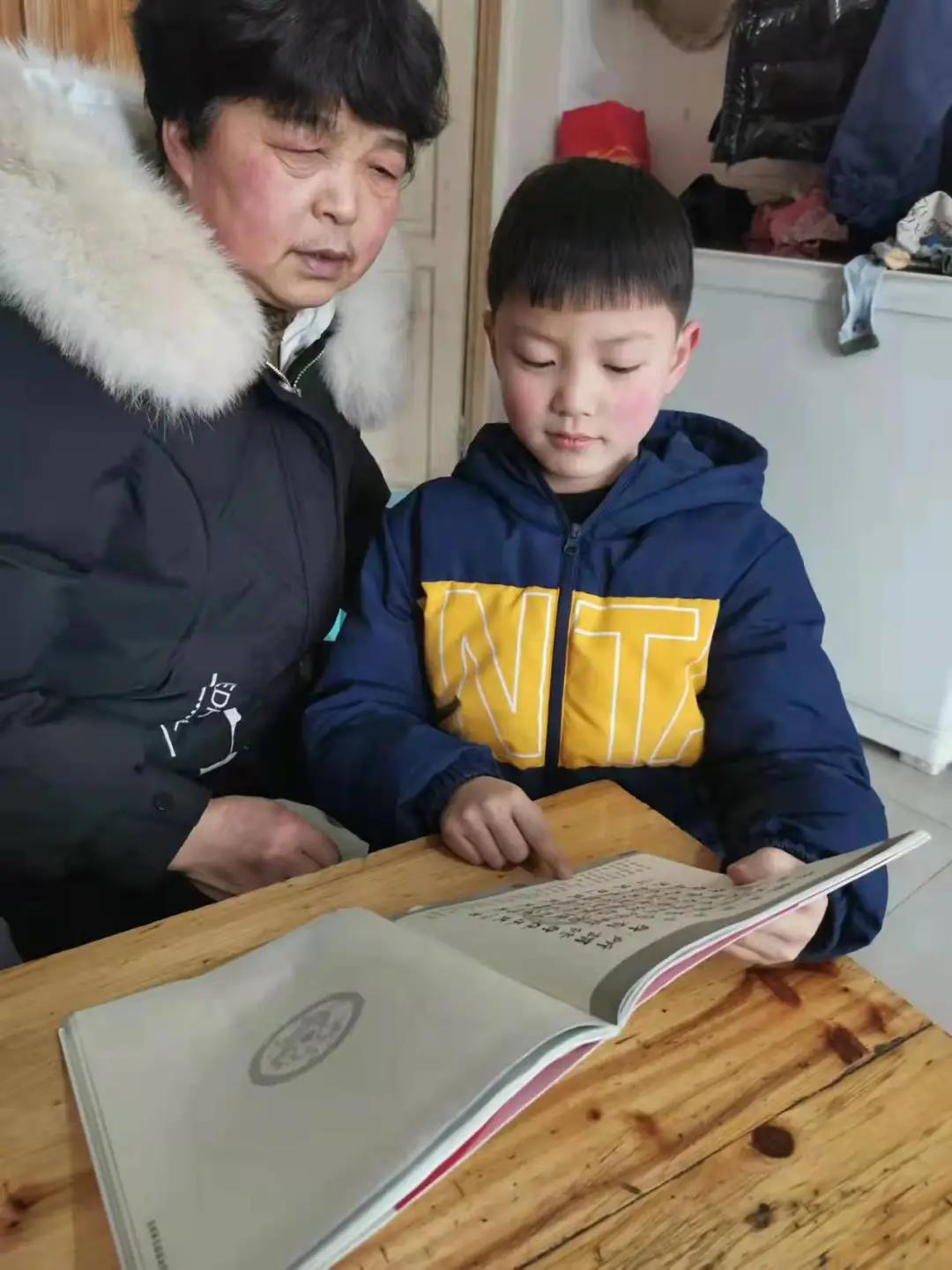 余泽林与家人.jpg