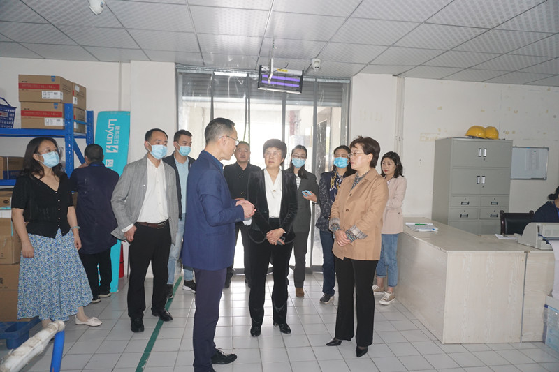 2朱莉常委考察四川鹭燕金天利医药有限公司仓储部_副本.jpg